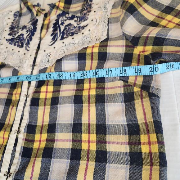 Gimmicks By BKE Women's Button-Up Medium Shirt Flannel Lace Western Plaid - Picture 11 of 15